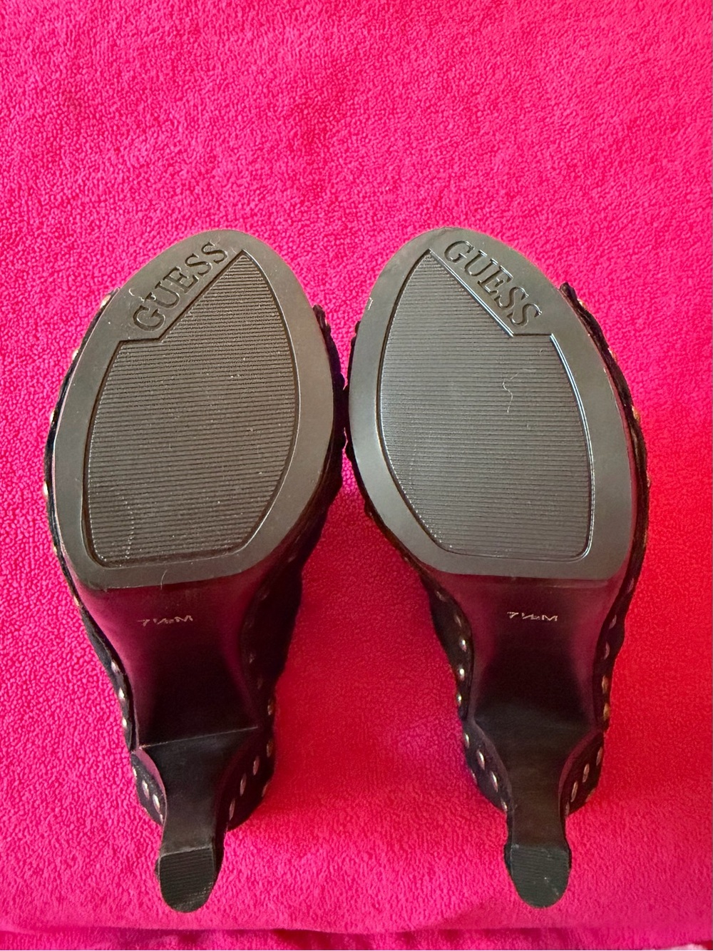 GUESS Women’s Black Ruched Suede Open-Toe Studded Platform Mules - Picture 5 of 6